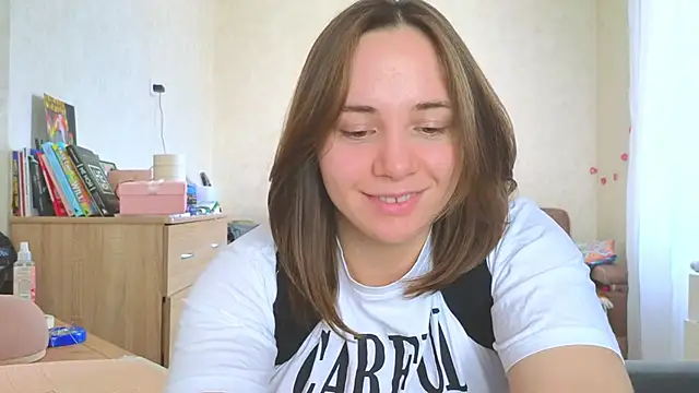 Snapshot of Cute_smile_sharon chatting on February 18, 6:48 am Cute smile sharon online show from February 18, 6:48 am