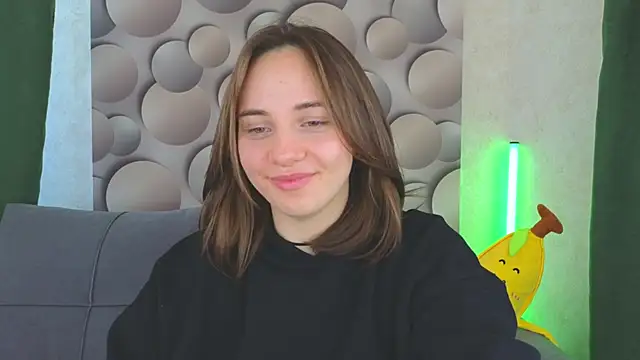 Snapshot of Cute_smile_sharon chatting on February 24, 5:00 am Cute smile sharon online show from February 24, 5:00 am