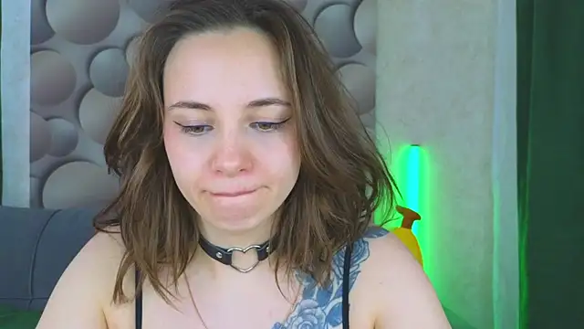 Snapshot of Cute_smile_sharon chatting on March 8, 5:07 am Cute smile sharon online show from March 8, 5:07 am