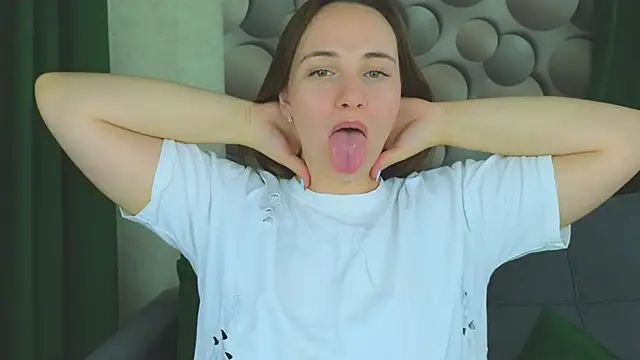 Snapshot of Cute_smile_sharon chatting on September 19, 6:37 am Cute smile sharon online show from September 19, 6:37 am