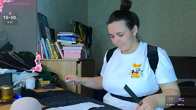 Snapshot of Cute_smile_sharon chatting on October 5, 3:21 pm Cute smile sharon online show from October 5, 3:21 pm