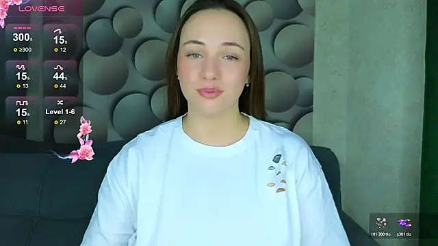 Snapshot of Cute_smile_sharon chatting on November 8, 3:29 am Cute smile sharon online show from November 8, 3:29 am