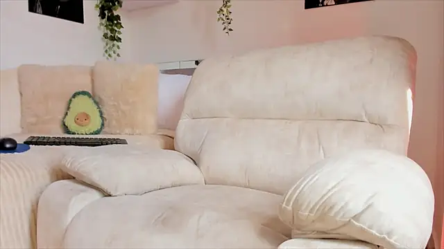 Alissonroses online show from February 26, 8:00 pm