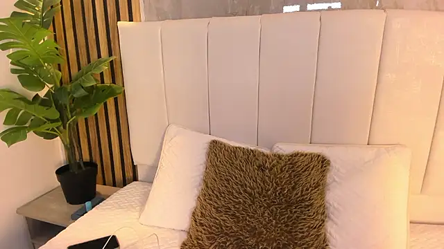 Samantha Good online show from March 29, 11:32 am