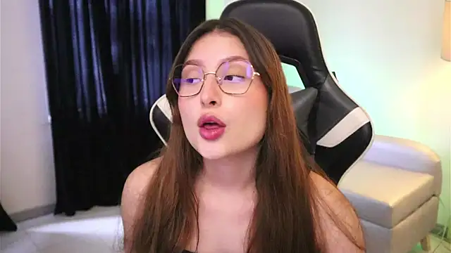 Daisha Riley online show from November 3, 2:29 pm