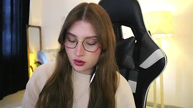 Daisha Riley online show from December 2, 1:39 pm