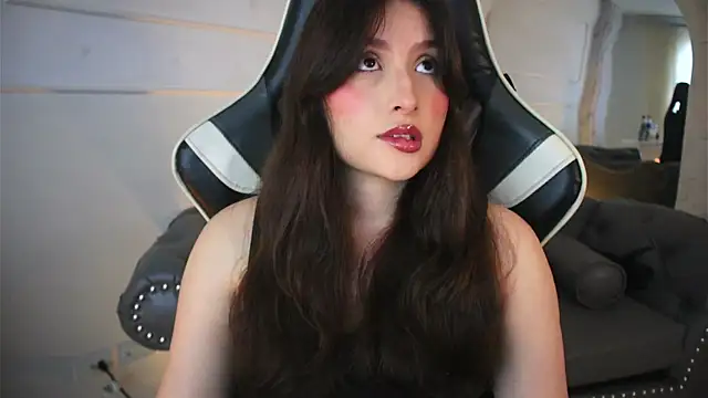 Daisha Riley online show from April 17, 1:03 pm