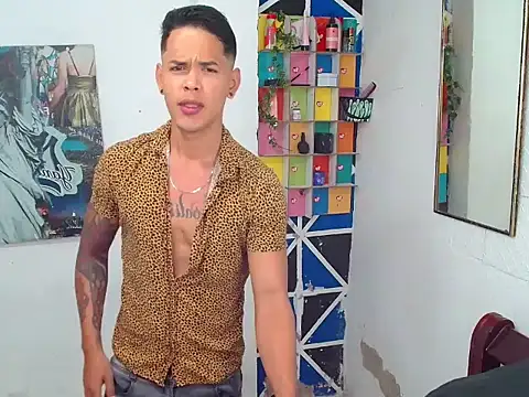 Snapshot of Andres_Santos777 chatting on May 9, 5:29 pm Andres Santos777 online show from May 9, 5:29 pm