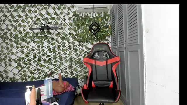 Snapshot of dani-lue chatting on November 22, 1:10 pm dani-lue online show from November 22, 1:10 pm