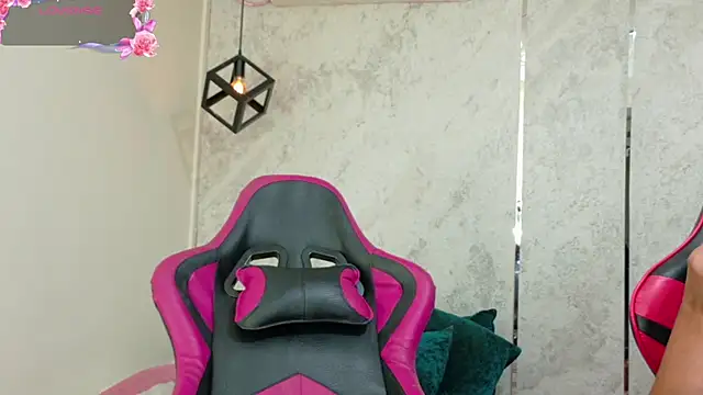 dani-lue online show from April 4, 2:47 pm