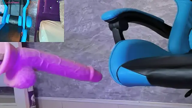 Snapshot of Little_lili19 chatting on February 7, 11:45 pm Little lili19 online show from February 7, 11:45 pm