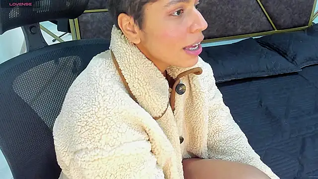 Snapshot of AbrilSonne chatting on January 5, 1:56 am AbrilSonne online show from January 5, 1:56 am