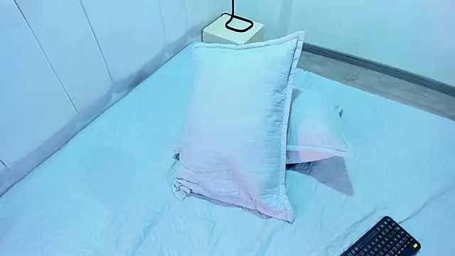 Snapshot of AbrilSonne chatting on February 16, 6:32 pm AbrilSonne online show from February 16, 6:32 pm