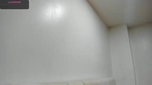 Snapshot of AbrilSonne chatting on March 6, 8:27 pm AbrilSonne online show from March 6, 8:27 pm