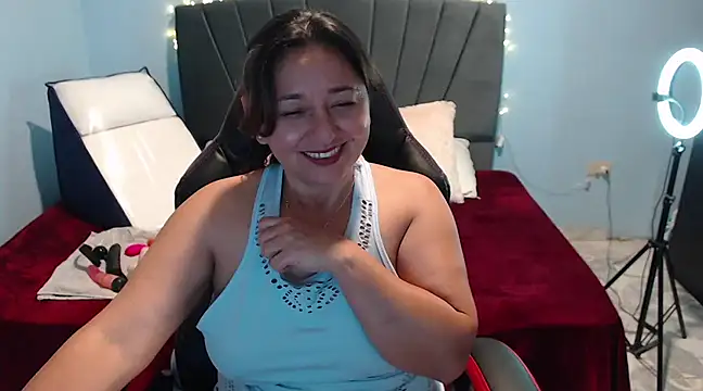 Snapshot of AngelRouss chatting on February 10, 1:55 pm AngelRouss online show from February 10, 1:55 pm