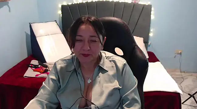 Snapshot of AngelRouss chatting on February 13, 2:20 pm AngelRouss online show from February 13, 2:20 pm