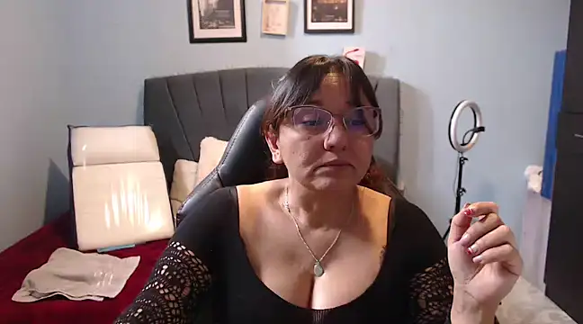 Snapshot of AngelRouss chatting on February 25, 2:00 pm AngelRouss online show from February 25, 2:00 pm