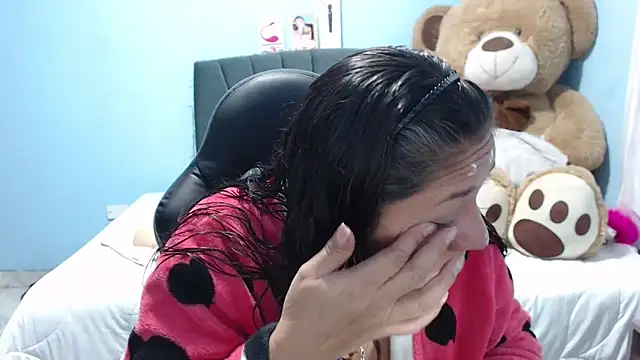 Snapshot of AngelRouss chatting on September 27, 10:37 pm AngelRouss online show from September 27, 10:37 pm