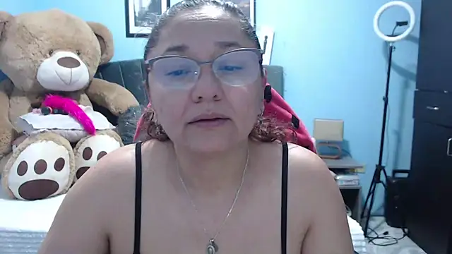 Snapshot of AngelRouss chatting on October 25, 10:04 pm AngelRouss online show from October 25, 10:04 pm