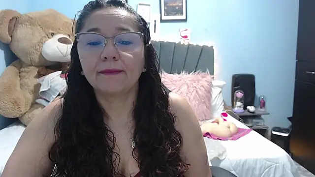 Snapshot of AngelRouss chatting on February 28, 8:37 am AngelRouss online show from February 28, 8:37 am