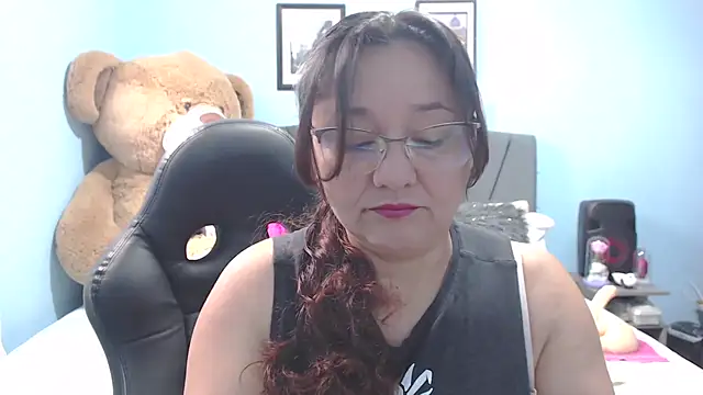 Snapshot of AngelRouss chatting on March 6, 2:46 pm AngelRouss online show from March 6, 2:46 pm