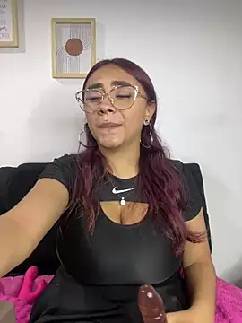 Snapshot of michell_boobs_ chatting on February 4, 5:01 pm michell boobs online show from February 4, 5:01 pm