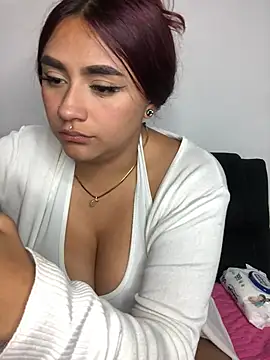 Snapshot of michell_boobs_ chatting on February 8, 3:31 pm michell boobs online show from February 8, 3:31 pm