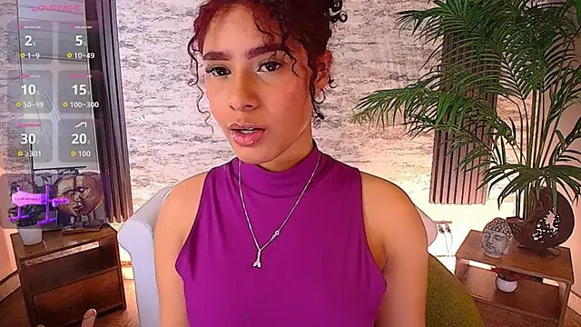 Snapshot of charlottee_white chatting on November 13, 9:36 pm charlottee white online show from November 13, 9:36 pm