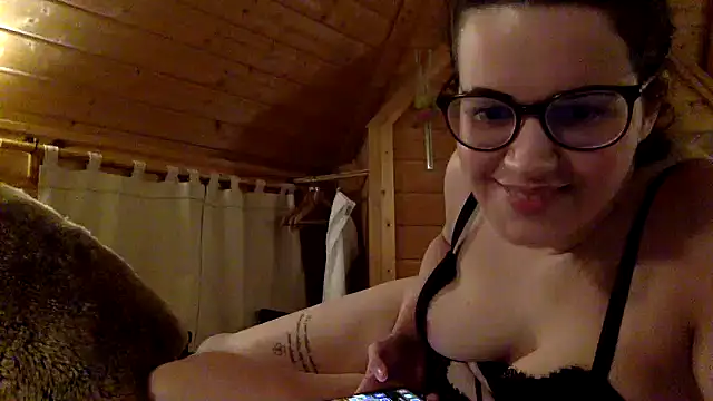 LolaGuess online show from December 22, 9:53 pm