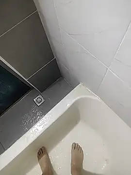 Snapshot of DTuannHallT chatting on December 16, 11:48 am DTuannHallT online show from December 16, 11:48 am