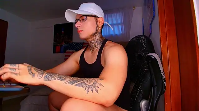 Snapshot of DennisWalkerr chatting on October 10, 10:42 pm DennisWalkerr online show from October 10, 10:42 pm