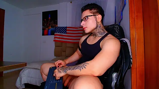 Snapshot of DennisWalkerr chatting on October 25, 11:10 pm DennisWalkerr online show from October 25, 11:10 pm