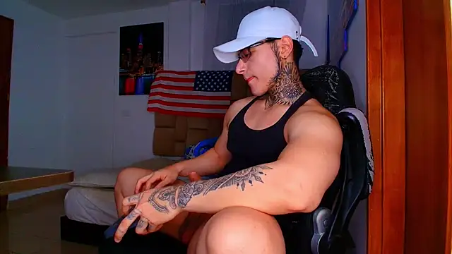 Snapshot of DennisWalkerr chatting on November 8, 11:47 pm DennisWalkerr online show from November 8, 11:47 pm