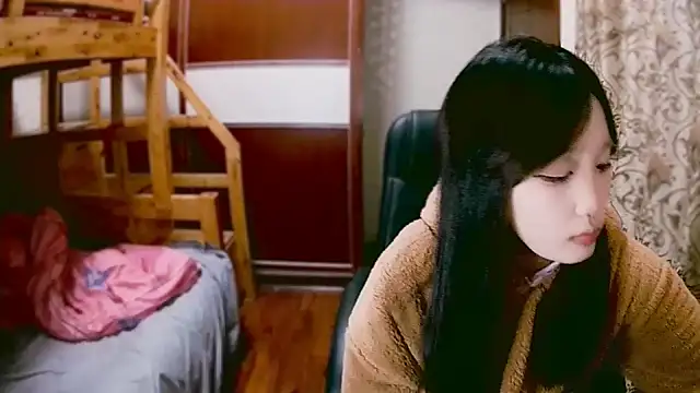 Snapshot of lulu-2002 chatting on January 2, 1:19 pm lulu-2002 online show from January 2, 1:19 pm