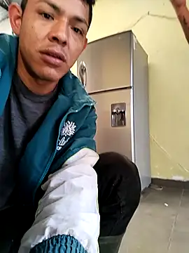 Snapshot of crazysex095 chatting on February 6, 12:16 pm crazysex095 online show from February 6, 12:16 pm