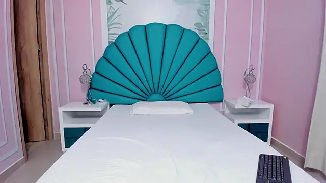 Snapshot of Daphne_Fox_ chatting on January 5, 2:30 pm Daphne Fox online show from January 5, 2:30 pm