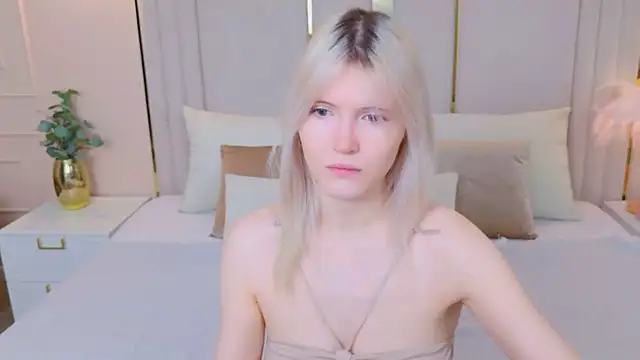 Snapshot of NellieLoyns chatting on December 4, 5:21 pm NellieLoyns online show from December 4, 5:21 pm