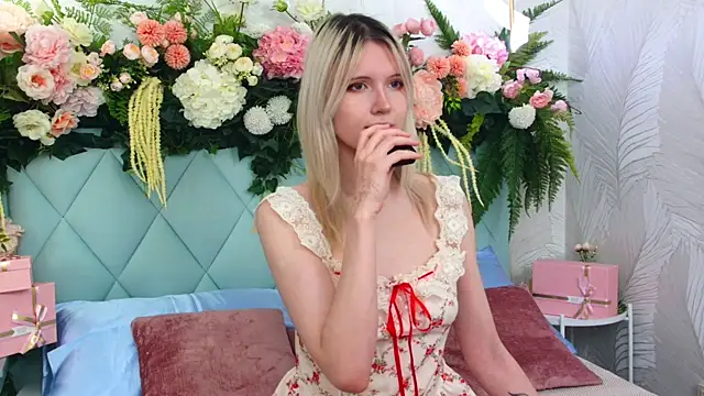 Snapshot of NellieLoyns chatting on December 22, 6:49 pm NellieLoyns online show from December 22, 6:49 pm