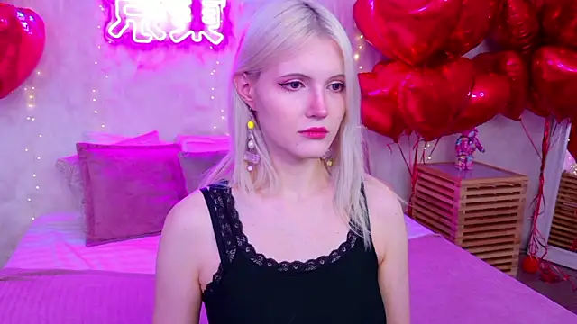 Snapshot of NellieLoyns chatting on February 6, 5:05 pm NellieLoyns online show from February 6, 5:05 pm