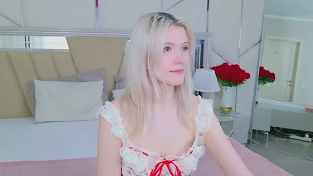 Snapshot of NellieLoyns chatting on March 4, 6:47 pm NellieLoyns online show from March 4, 6:47 pm