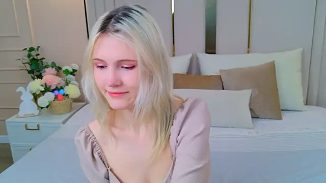 NellieLoyns online show from April 7, 5:24 pm