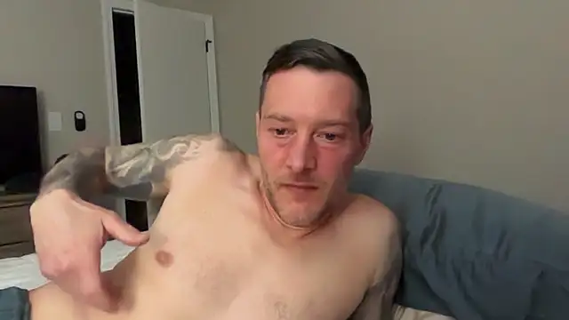 Snapshot of moon-boy chatting on February 13, 12:02 am moon-boy online show from February 13, 12:02 am