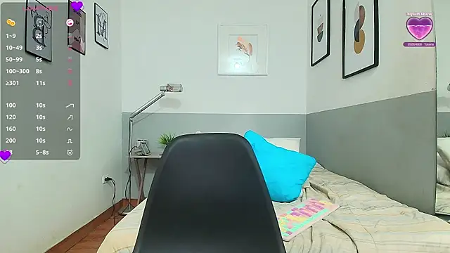 Snapshot of MommyHelpsmee chatting on February 6, 8:18 am MommyHelpsmee online show from February 6, 8:18 am