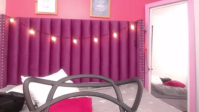 Snapshot of MommyHelpsmee chatting on February 26, 9:42 am MommyHelpsmee online show from February 26, 9:42 am