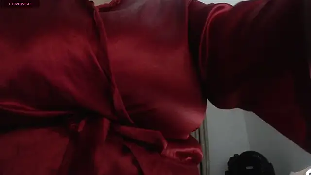 Snapshot of MommyHelpsmee chatting on October 29, 7:32 am MommyHelpsmee online show from October 29, 7:32 am