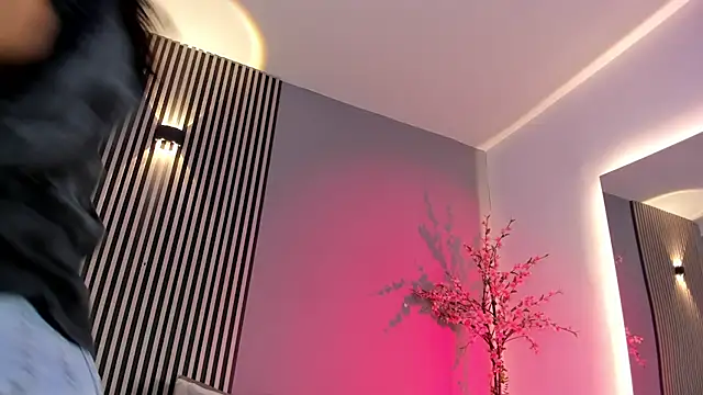 GysellHanson online show from March 6, 11:39 am