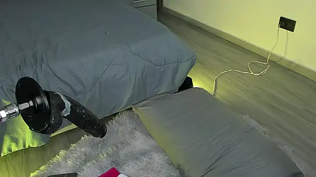 LolaAngellx online show from April 21, 1:42 am