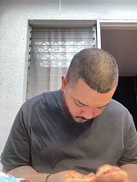 Snapshot of El_Titan1998 chatting on February 21, 12:17 pm El Titan1998 online show from February 21, 12:17 pm