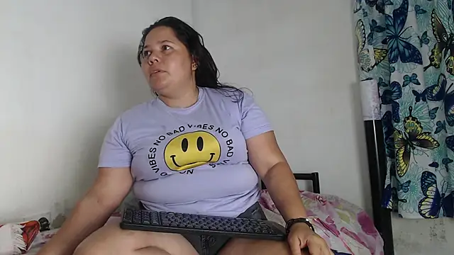 Snapshot of kariragapeass18 chatting on January 5, 4:06 pm kariragapeass18 online show from January 5, 4:06 pm