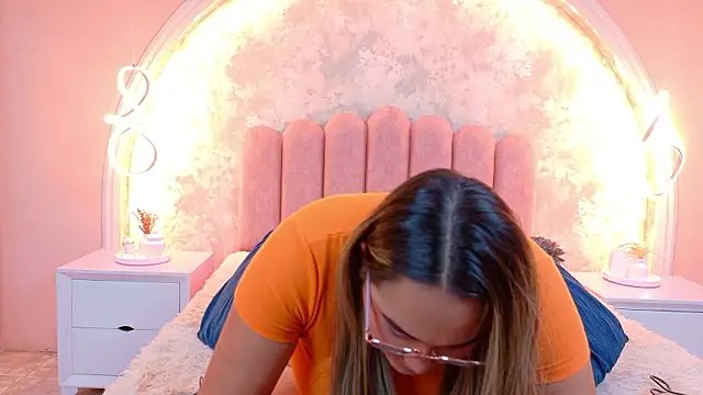 MiaLaurents online show from March 26, 3:12 am